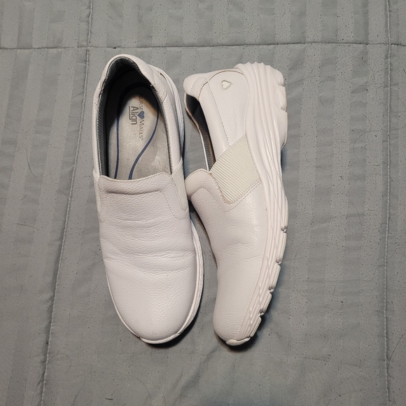 Sz 11 Nursemates Sneakers - Picture 3 of 3